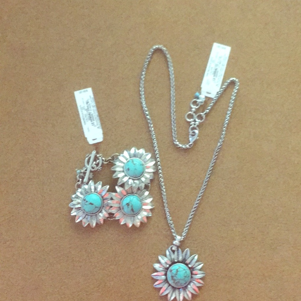 NWT Lucky Brand necklace and matching bracelet.